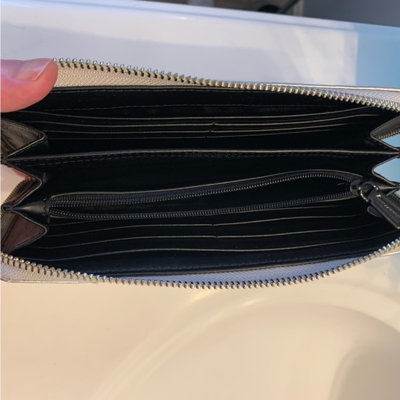 Rebecca Minkoff silver metallic zip crackled leather quilted puffer wallet - Picture 13 of 15